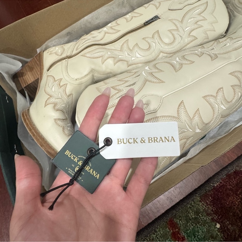 Samira Leather Cowgirl Boots - Chic
Western Style & Comfort - Picture 8 of 12